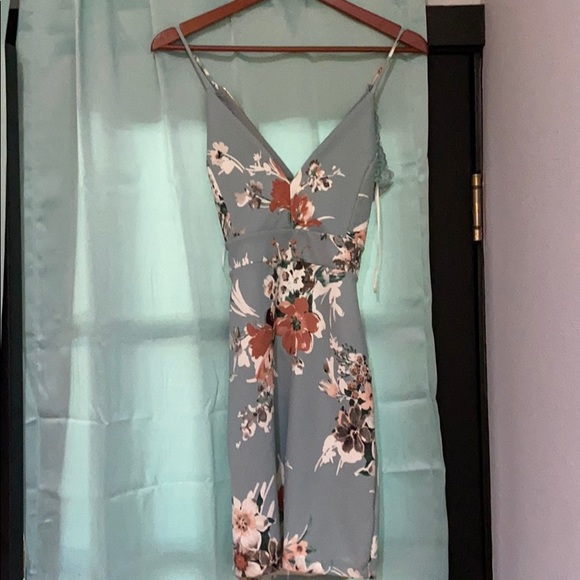 Windsor Dresses & Skirts - Adorable, short blue floral dress!!! 🌸